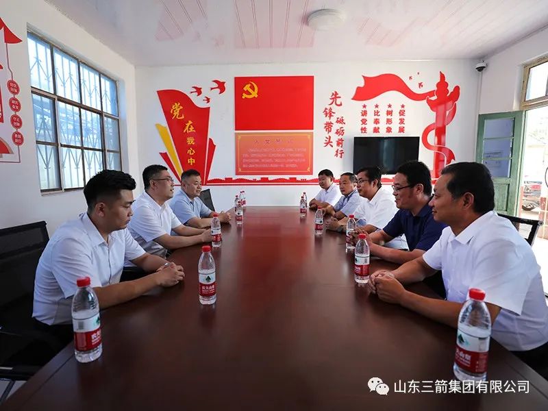 “双节”慰问暖人心 情系乡村促振兴 ——J9直营网集团双节前走访慰问羊里街道辛兴东北村老党员和困难群众